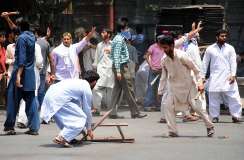 اسلامی جمعیت کا ناظم کے قاتلوں کی گرفتاری کیلئے مال پر مظاہرہ، پولیس سے چھڑپیں