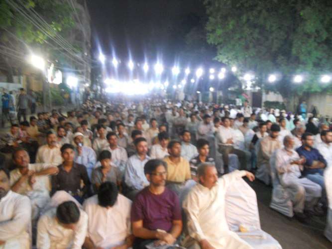 کراچی میں ملی تنظیموں کی جانب سے مشترکہ طور پر منعقدہ امام خمینی کی برسی کے مرکزی پروگرام کے مناظر