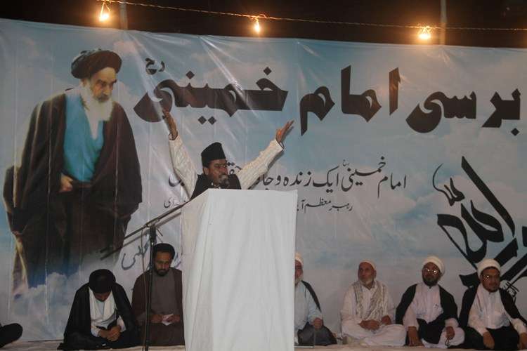 کراچی میں ملی تنظیموں کی جانب سے مشترکہ طور پر منعقدہ امام خمینی کی برسی کے مرکزی پروگرام کے مناظر