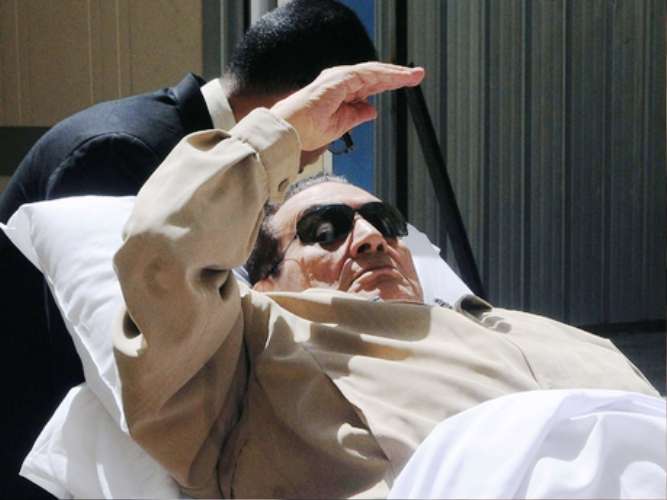 حسنی مبارک غم و اندوہ بھری تصویر