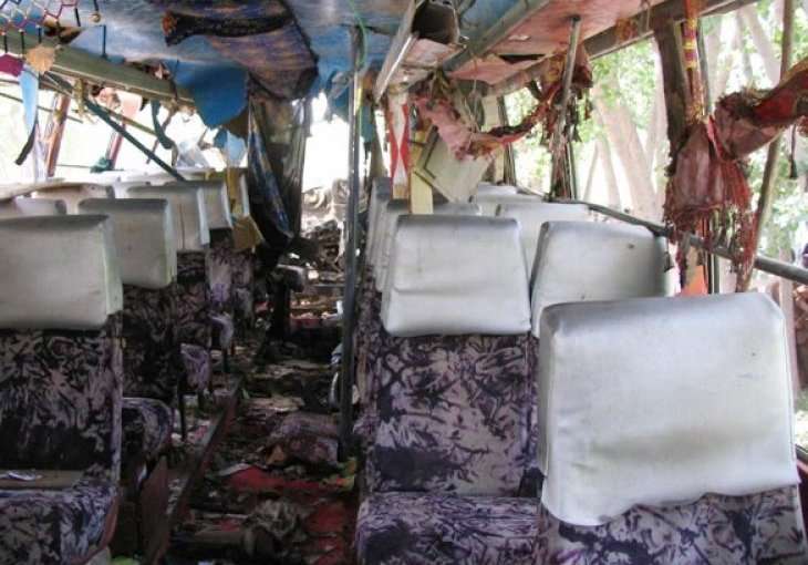 تباہ شدہ بس کا اندرونی منظر