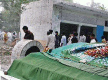 پشاور دھماکہ، جاں بحق افراد کی تعداد 4 ہو گئی