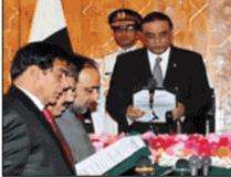 وزیراعظم راجہ پرویز اشرف اور ان کی کابینہ نے حلف اٹھا لیا