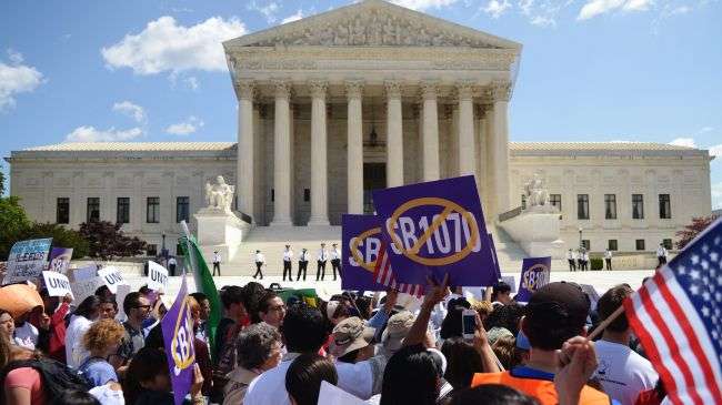 US Supreme Court rules on controversial Arizona immigration law