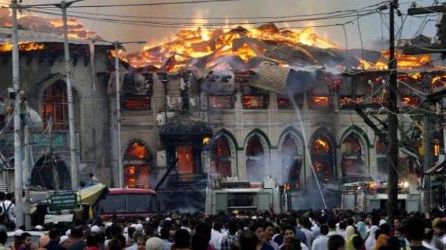 Clashes in Kashmir after Sufi shrine fire