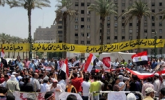 ادامه تحصن انقلابیون مصری در میدان التحریر برای لغو انحلال پارلمان