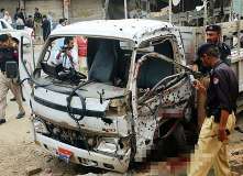 پشاور میں پولیس موبائل پر بم حملہ، ایک اہلکار جاں بحق، 3 زخمی