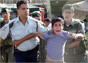 کودکان فلسطینی خواب را از چشمان صهیونیستها ربودند؛ بازداشت یک کودک 6 ساله به اتهام پرتاب سنگ!