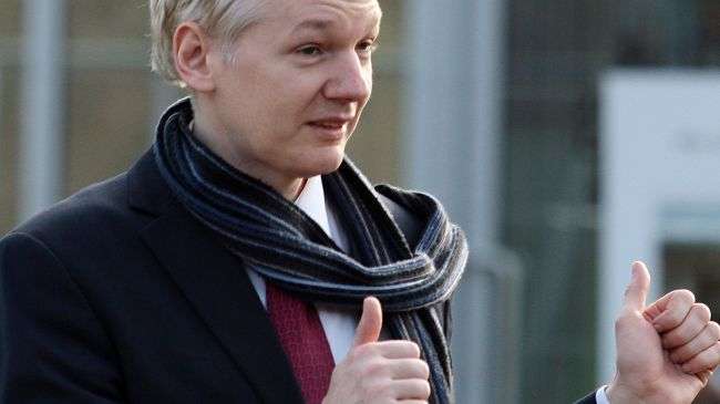 Julian Assange gestures after an appeal court hearing. (file photo)