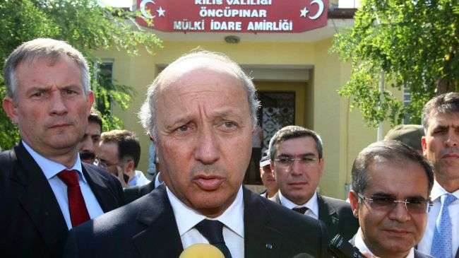 French Foreign Minister Laurent Fabius speaks to the press during a visit to the Oncupinar refugee camp in Kilis on August 17, 2012.