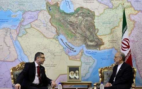 شام کے وزیر داخلہ علی حیدر ایرانی وزیر خارجہ کے ساتھ