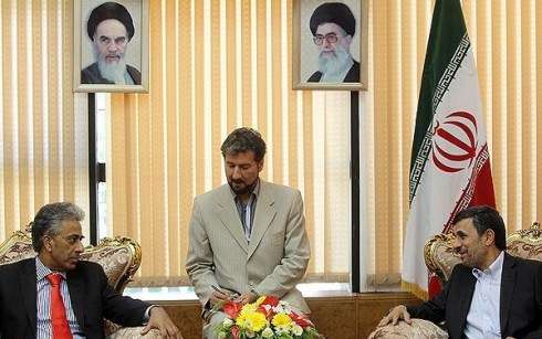 صدر احمدی نژاد سے موریشس کے وزیر خارجہ ملاقات کرتے ہوئے
