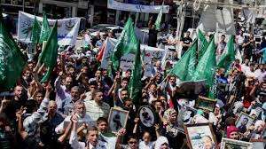 Palestinians march in solidarity with prisoners