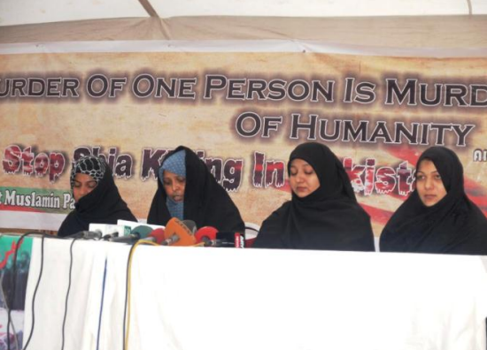 حضور زنان در تحصن اعتراض آمیز به کشتارهای فرقه گرایانه در پاکستان