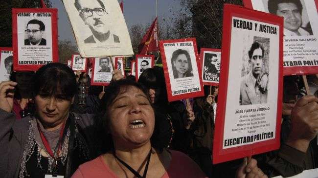 Chileans protesting to remember the victims of 1973 coup on September 9, 2012 in Santiago.
