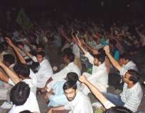 کراچی، پولیس و رینجرز کی فائرنگ اور نوجوانوں کی گرفتاریوں کیخلاف احتجاجی دھرنا