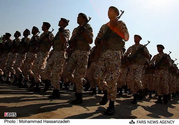 تہران میں ہفتہ دفاع مقدس کے آغاز کی مناسبت سے شاندار فوجی پریڈ کا انعقاد