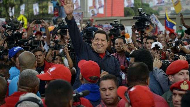 Venezuelan President Hugo Chavez (C)