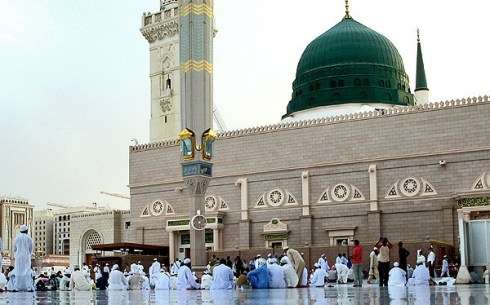 مسجد النبی صلی اللہ علیہ وآلہ وسلم  کے اطراف کے صحن و گنبد مقدس