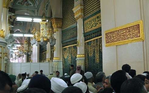 مسجد النبی (ص) میں روضہ النبی صلی اللہ علیہ وآلہ وسلم
