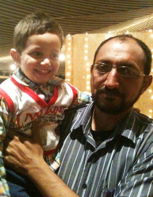 شہید سید علی رضا تقوی (رہ) کی اپنے بیٹے کے ہمراہ یادگار تصویر