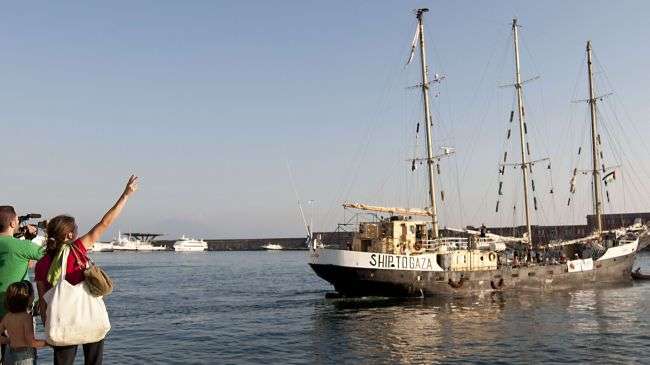 The Swedish ship Estelle leaves Naples for the Gaza Strip, October 6, 2012.