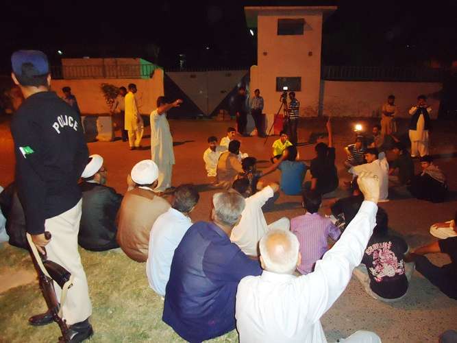 شیعہ علماء کونسل کی جانب سے تھانہ آبپارہ کے سامنے احتجاج کیا جا رہا ہے۔
