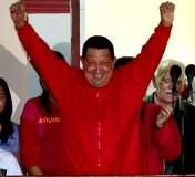 ہوگو شاویز تیسری مرتبہ وینزویلا کے صدر منتخب، حامیوں کا جشن، کراکس میں آتش بازی