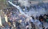 حمله رژیم بحرین به کاروان شکستن محاصره شهرک العکر/ شلیک گازهای سمی به مردم