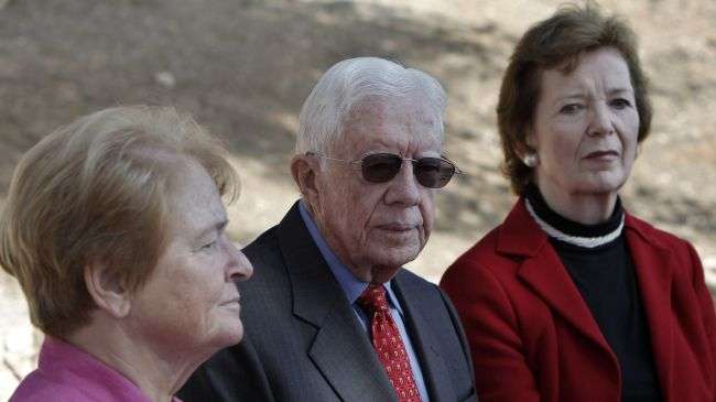 Former US president Jimmy Carter (C), former president of Ireland Mary Robinson (R) and former prime minister of Norway Gro Harlem Brundtland during a visit to east al-Quds on October 22, 2012.