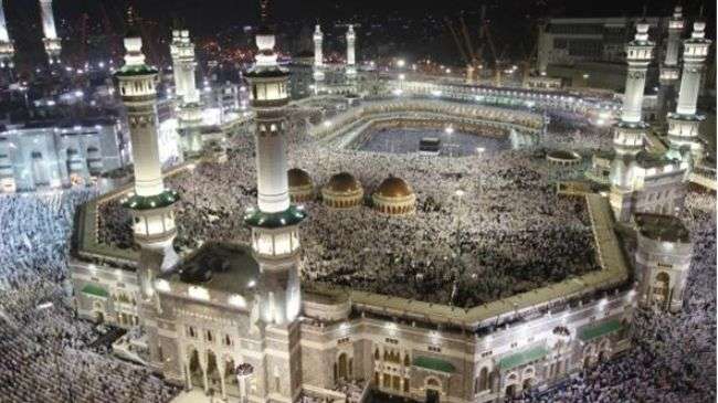 Muslim pilgrims have begun the rituals of the annual Hajj pilgrimage in the holy city of Mecca