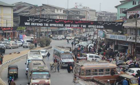 مقبوضہ کشمیر کے لالچوک کو کالے بینروں سے سجایا گیا