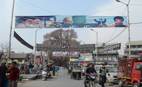 مقبوضہ کشمیر کے لالچوک کو کالے بینروں سے سجایا گیا