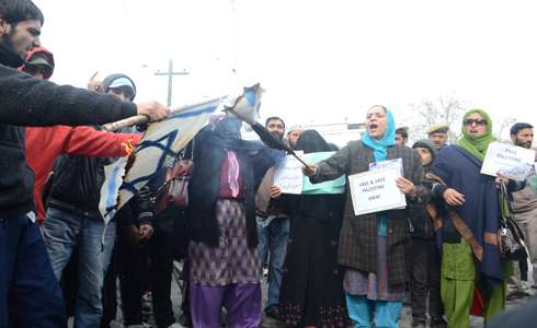 مقبوضہ کشمیر کے لالچوک سرینگر میں غزہ کی حمایت اور اسرائیل مخالف احتجاج