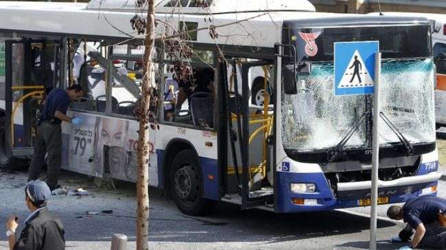 Israeli police investigate the scene of an explosion which hit a bus in Tel Aviv, November 21, 2012.