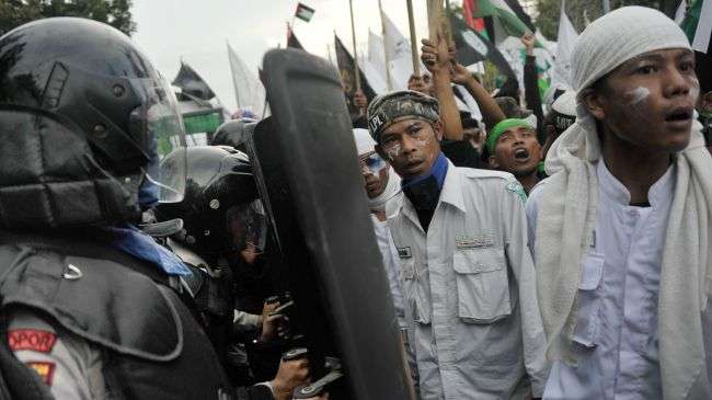 Indonesian anti-riot police barricade the US Embassy during a rally against Israel