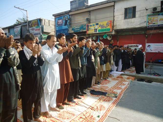 فورا چوک راولپنڈی میں ادا کی نماز ظہرین کی تصویری جھلکیاں