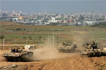 Witnesses: Israeli army vehicles breach Gaza border