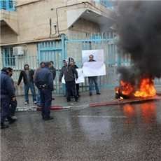 Protesters shut down UNRWA offices after layoffs
