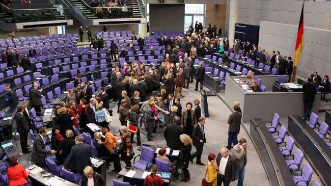 German MPs cast their vote on the deployment of Patriot missiles and troops in Turkey at the Bundestag in Berlin on December 14, 2012.