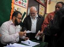 مصر، ریفرنڈم میں اخوان المسلمین کا کامیابی کا دعویٰ، مخالفین کی طرف سے دھاندلی کے الزامات
