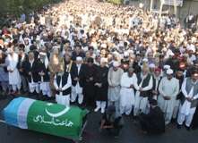 پروفیسر غفور احمد کو سپرد خاک کردیا گیا، نماز جنازہ میں ہزاروں افراد کی شرکت
