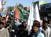 سانحہ مستونگ کے خلاف دادو میں شیعہ تنظیموں کی جانب سے مشترکہ احتجاجی مظاہرہ کیا گیا