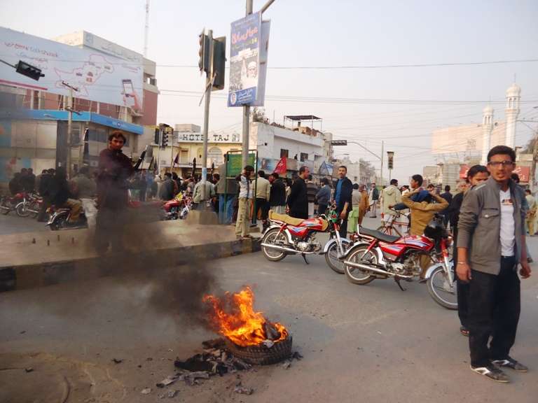 سانحہ کوئٹہ کے خلاف ملت جعفریہ کی جانب سے چوک نواں شہر ملتان میں جاری دھرنا