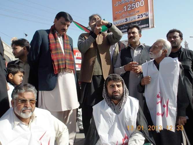 وفاقی وزیر مملکت تسنیم احمد قریشی کی دھرنے میں آمد