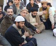 پشاور میں جاری دھرنا نماز فجر کی ادائیگی کے بعد ختم کردیا گیا