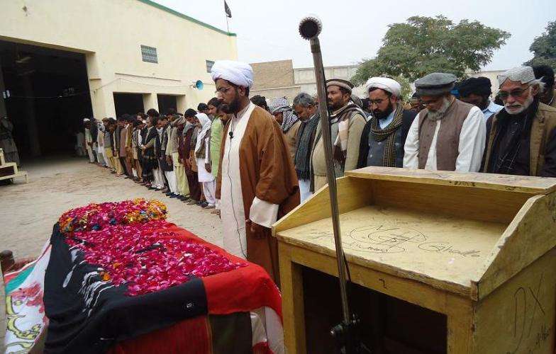علی پور گھلواں میں شہید مستونگ فضل حسین گھلو کی نماز جنازہ