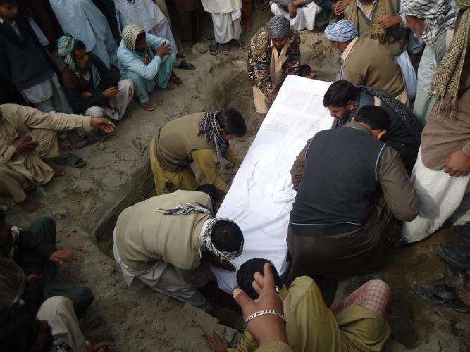 علی پور گھلواں میں شہید مستونگ فضل حسین گھلو کی تدفین