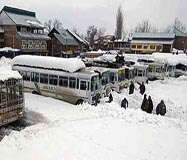 کشمیر میں بھاری برف باری سے عام زندگی مفلوج، 2 بھارتی فوجی ہلاک