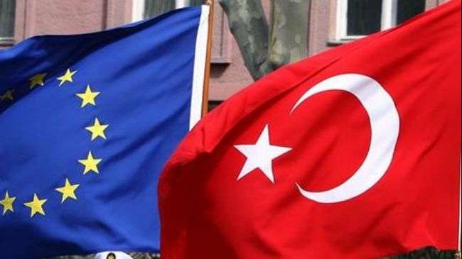 A survey shows only one third of the Turkish population supports Turkey’s full membership in the European Union.